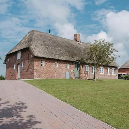 Awesome In Dagebuell-fahretoft With Kitchen Holiday home Dagebuell