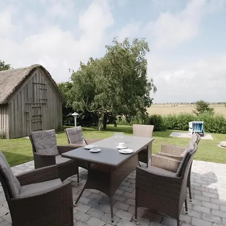 Wunderschoene Reetdachkate